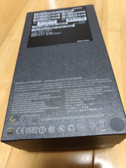 zenfone3箱の裏のCE印字